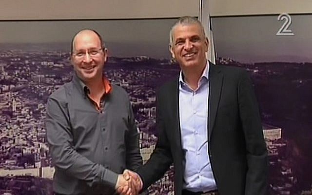Histadrut labor federation leader Avi Nissenkorn (left) and Finance Minister Moshe Kahlon (right) shake hands during talks on December 21, 2015, aimed at avoiding a general strike over public-sector wages. (screen capture: Channel 2) Histadrut labor federation leader Avi Nissenkorn (left) and Finance Minister Moshe Kahlon (right) shake hands during talks on December 21, 2015, aimed at avoiding a general strike over public-sector wages. (screen capture: Channel 2)