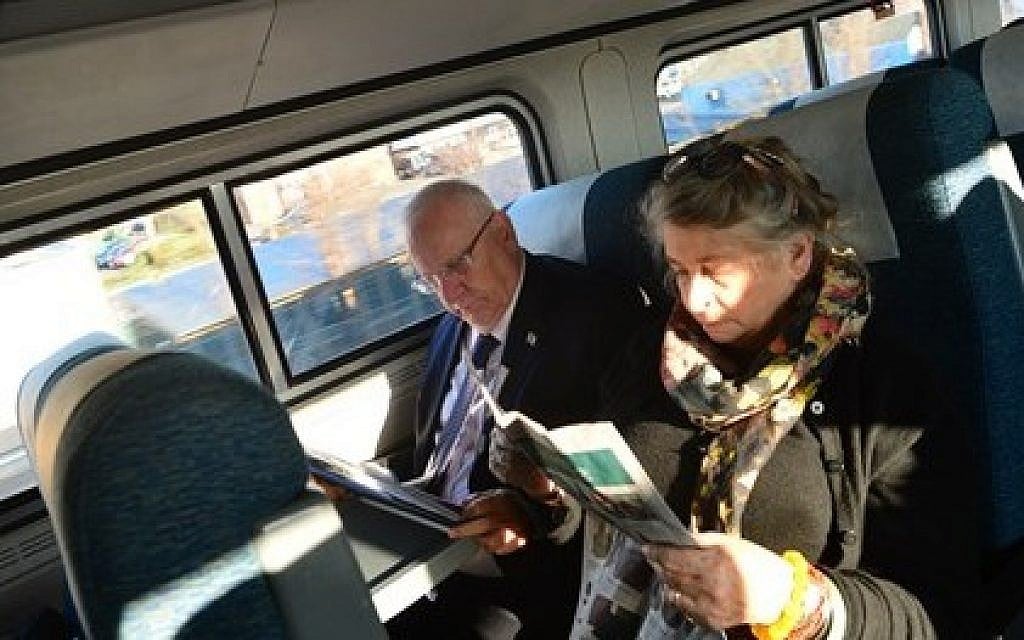 Israeli President Reuven Rivlin and his wife Nechama Rivlin making their way from New York to Washington, DC to meet with US President Barack Obama on Tuesday, December 8 2015. (GPO) Israeli President Reuven Rivlin and his wife Nechama Rivlin making their way from New York to Washington, DC to meet with US President Barack Obama on Tuesday, December 8 2015. (GPO)