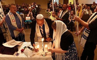 Nicholas Thalasinos renewing his marital vows with his wife at a Jewish-style ceremony, 2013 (Facebook/JTA)