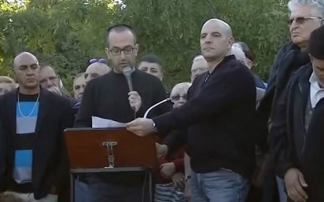 Yishai Sarid, son of former Meretz party head Yossi Sarid, speaks at his father's funeral, December 6, 2015. (YouTube screen grab) Yishai Sarid, son of former Meretz party head Yossi Sarid, speaks at his father's funeral, December 6, 2015. (YouTube screen grab)