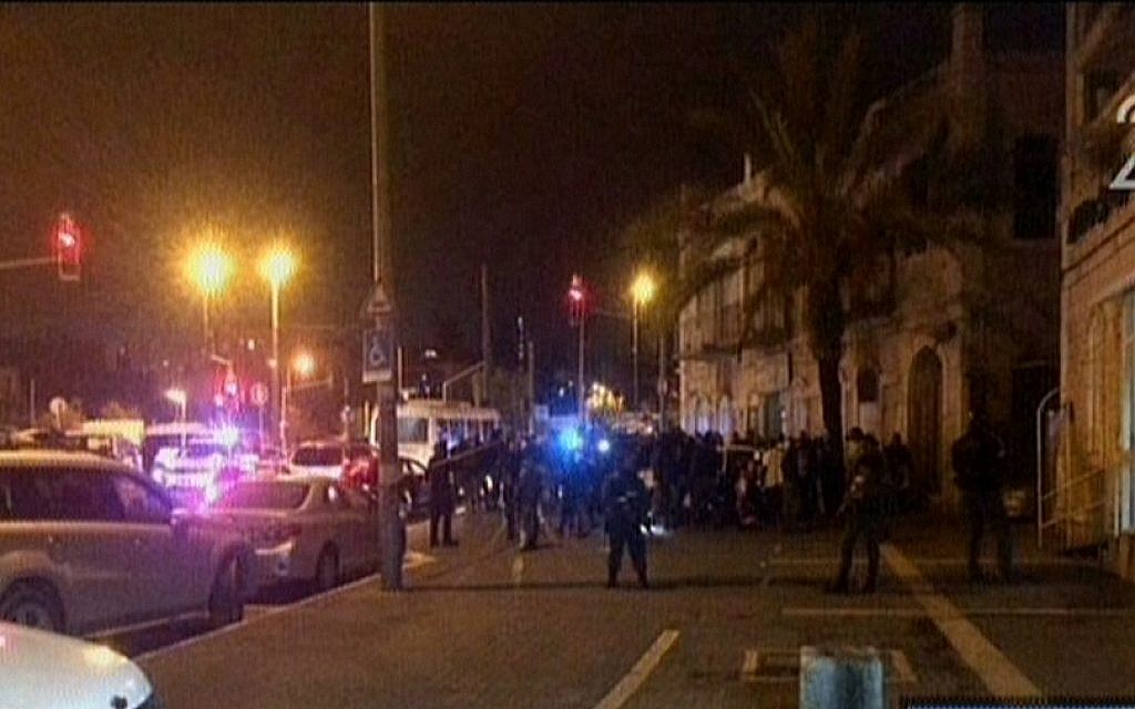 Police at the scene of a stabbing attack outside Jerusalem's Old City on Thursday, December 3, 2015 (screen capture: Channel 2)