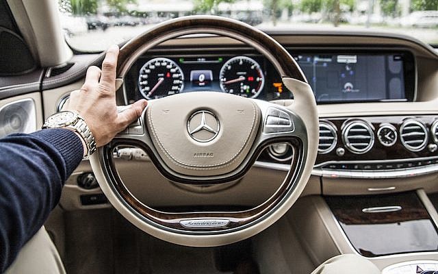 Illustrative photo of a steering wheel (Pixabay)
