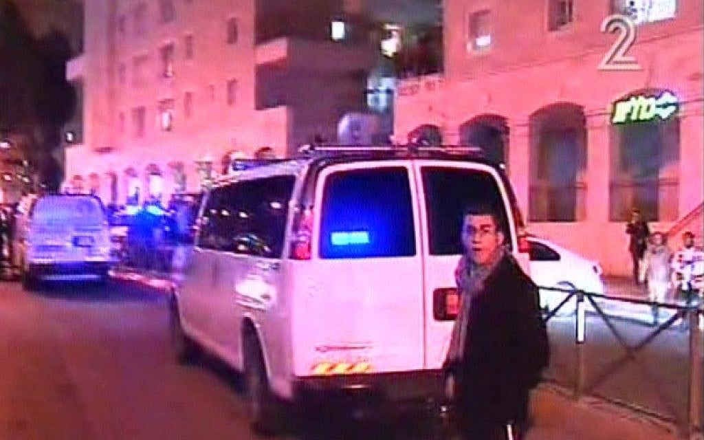 Police at the scene of a stabbing attack in Jerusalem on December 6, 2015. (Screen capture: Channel 2)