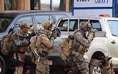 French special forces take position in the surroundings of the Splendid hotel following an attack by al-Qaeda linked gunmen on January 16, 2016 in Ouagadougou. (AFP/OUOBA_AHMED)