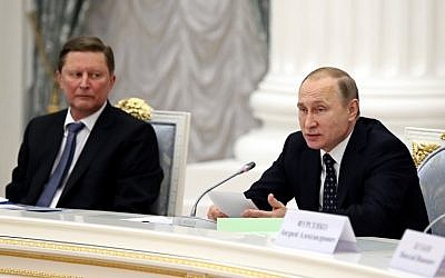 Russian President Vladimir Putin, right, speaks as Sergei Ivanov, Chief of Staff of the Presidential Administration looks at him in  the Kremlin, Moscow, January 21, 2016. (AFP/POOL)