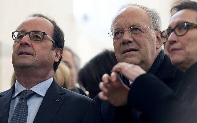 French President Francois Hollande (L) welcomes Swiss Economic Minister Johann Schneider-Ammann during the inauguration of the Unterlinden Museum following its renovation in Colmar, eastern France, on January 23, 2016. (AFP / POOL / JEAN-FRANCOIS BADIAS) French President Francois Hollande (L) welcomes Swiss Economic Minister Johann Schneider-Ammann during the inauguration of the Unterlinden Museum following its renovation in Colmar, eastern France, on January 23, 2016. (AFP / POOL / JEAN-FRANCOIS BADIAS)