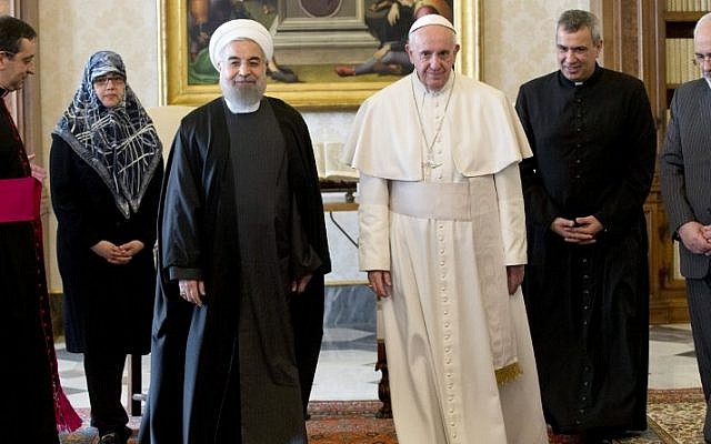 Pope Francis (2nd R) poses during his meeting with Iranian President Hassan Rouhani (3rd R) flanked by Iranian Foreign Minister Mohammad Javad Zarif (R) on January 26, 2016, at the Vatican (AFP / POOL / ANDREW MEDICHINI) Pope Francis (2nd R) poses during his meeting with Iranian President Hassan Rouhani (3rd R) flanked by Iranian Foreign Minister Mohammad Javad Zarif (R) on January 26, 2016, at the Vatican (AFP / POOL / ANDREW MEDICHINI)