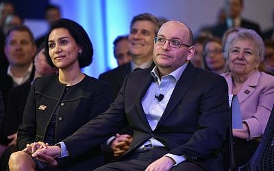 Freed Washington Post Tehran bureau chief Jason Rezaian (center) sits with his wife Yeganeh Salehi (left) during the inauguration of the Washington Post headquarters in Washington, DC, on January 28, 2016. (AFP/Mandel Ngan)
