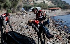 Turkish rescue forces carry the body of a migrant child on a beach on January 30, 2016 after at least 33 migrants drowned when their boat sank in the Aegean Sea (Ozan Kose/AFP)