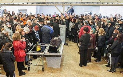 Relatives and friends attend the funeral of 26-year-old Alon Bakal, shot dead on New Year's Day in Tel Aviv by a suspected Arab Israeli gunman, in Carmiel on January 3, 2016. (AFP PHOTO / JACK GUEZ)