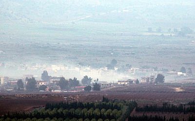 Smoke billowing from buildings in the southern area of Wazzani river on the Lebanese-Israeli border, following Israeli artillery fire on January 4, 2016. (AFP PHOTO / ALI DIA)