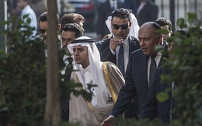 Egyptian Foreign Minister Sameh Shoukri (R) and his Saudi counterpart Adel al-Jubeir (L) arrive for an emergency meeting of Arab foreign ministers in the Egyptian capital Cairo on January 10, 2016. (AFP PHOTO/KHALED DESOUKI) Egyptian Foreign Minister Sameh Shoukri (R) and his Saudi counterpart Adel al-Jubeir (L) arrive for an emergency meeting of Arab foreign ministers in the Egyptian capital Cairo on January 10, 2016. (AFP PHOTO/KHALED DESOUKI)