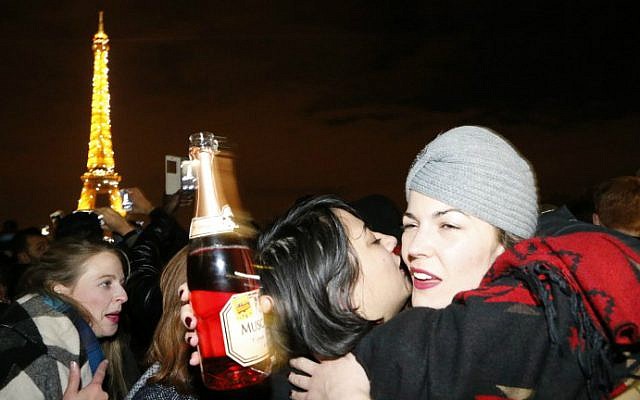 People embrace near the Eiffel Tower during New Year celebrations in Paris on January 1, 2016. (AFP Photo/Matthieu Alexandre) People embrace near the Eiffel Tower during New Year celebrations in Paris on January 1, 2016. (AFP Photo/Matthieu Alexandre)