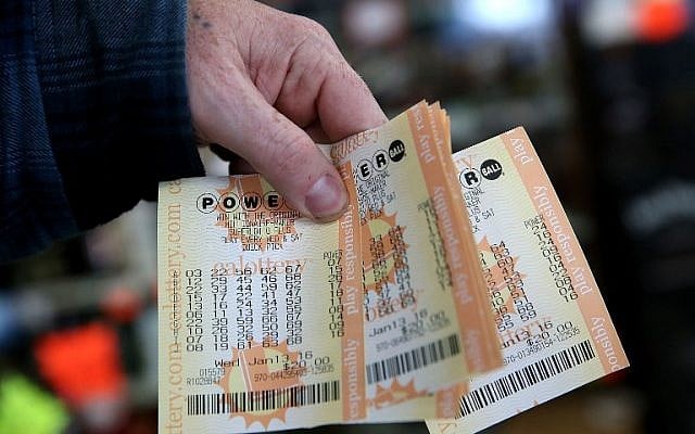 A customer holds a handful of Powerball tickets at Kavanagh Liquors on January 13, 2016 in San Lorenzo, California. (Justin Sullivan/Getty Images/AFP) A customer holds a handful of Powerball tickets at Kavanagh Liquors on January 13, 2016 in San Lorenzo, California. (Justin Sullivan/Getty Images/AFP)