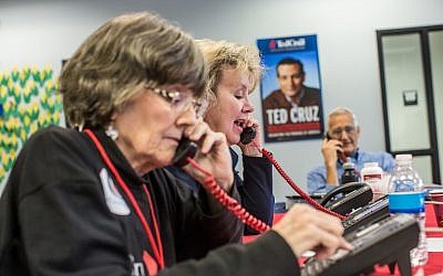 Marsha Schoolcraft from Helotes, Texas, Mary Elizabeth Jackson from Tyler, Texas, and David Carter from Temple, Texas (L-R), all volunteers, phone bank at the campaign headquarters of Ted Cruz on January 22, 2016 in Urbandale, IA. (Brendan Hoffman/Getty Images/AFP)