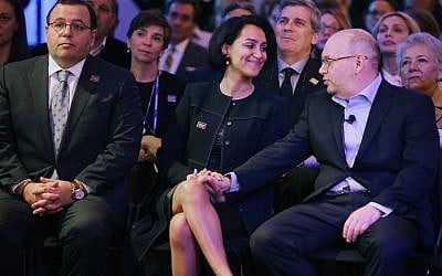 Washington Post reporter and former Tehran bureau chief Jason Rezaian (R) is joined by his brother Ali Rezaian (L) and his wife Yeganeh Salehi during the opening ceremony of the newspaper's new location January 28, 2016 in Washington, DC. (Chip Somodevilla/Getty Images/AFP)