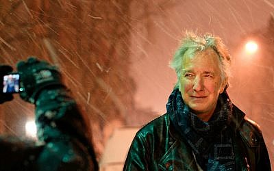 Alan Rickman snapped in a photo by a fan (Courtesy Marie-Lan Nguyen / Wikimedia Commons)