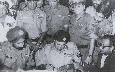 Maj Gen Jack Jacob (3rd from right) at the signing of the Instrument of Surrender between India and Pakistan, 1971. (Arr4/Wikipedia CC BY) Maj Gen Jack Jacob (3rd from right) at the signing of the Instrument of Surrender between India and Pakistan, 1971. (Arr4/Wikipedia CC BY)