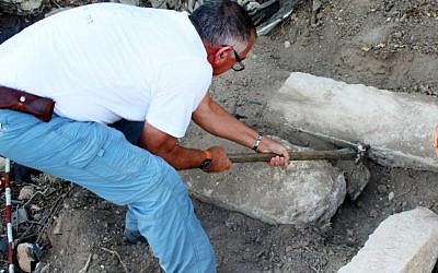 Aharoni Amitai near the inscriptions that were uncovered, January 26, 2016 (Miki Peleg, courtesy of the Israel Antiquities Authority)
