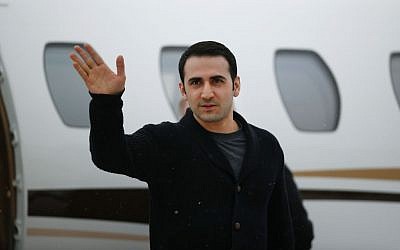 Amir Hekmati waves after arriving on a private flight at Bishop International Airport, Thursday, Jan. 21, 2016, in Flint, Mich.  (AP Photo/Paul Sancya)