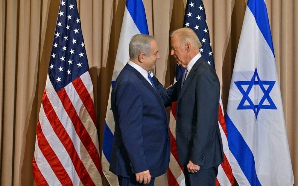 Prime Minister Benjamin Netanyahu, left and US Vice President Joe Biden meeting in Davos, Switzerland, on January 21, 2015. (Haim Zach/GPO)