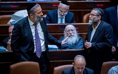 Shas party leader Aryeh Deri (L) speaks with Moshe Gafni of the United Torah Judaism party on September 2, 2015. (Yonatan Sindel/Flash90)