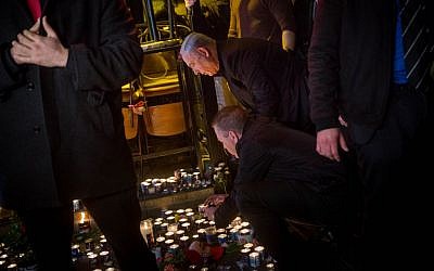 Prime Minister Benjamin Netanyahu lights a memorial candle at the Simta pub on Dizengoff Street in central Tel Aviv, on January 02, 2016, a day after two people were killed in a shooting there. Next to him is Public Security Minister Gilad Erdan (Miriam Alster/Flash90) Prime Minister Benjamin Netanyahu lights a memorial candle at the Simta pub on Dizengoff Street in central Tel Aviv, on January 02, 2016, a day after two people were killed in a shooting there. Next to him is Public Security Minister Gilad Erdan (Miriam Alster/Flash90)