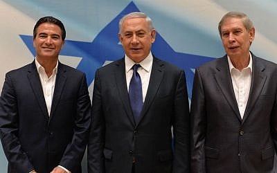 Prime Minister Benjamin Netanyahu (center) with outgoing Mossad director Tamir Pardo (right) and incoming director Yossi Cohen, at a ceremony for the newly appointed Mossad head, in Tel Aviv, on January 6, 2016. (Kobi Gideon/GPO)