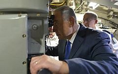 Prime Minister Benjamin Netanyahu aboard the new submarine 'Rahav' at the Israeli navy base in Haifa, on January 12, 2016. (Kobi Gideon/GPO)
