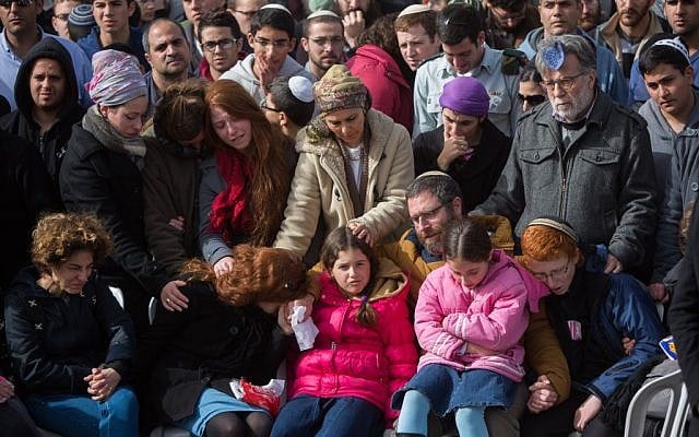 The family of Dafna Meir at her funeral in Jerusalem on January 18, 2106. Meir was stabbed to death at the entrance to her home in the settlement of Otniel on January 17. (Yonatan Sindel/Flash90)
