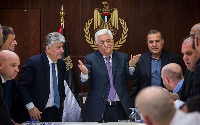 Palestinian Authority President Mahmoud Abbas meets with Israeli correspondents at the Muqata, the headquarters of the Palestinian Authority, in the West Bank city of Ramallah, on January 21, 2016. (Yonatan Sindel/Flash90)