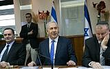 Prime Minister Benjamin Netanyahu leads the weekly cabinet meeting on January 24, 2016. (Ohad Zwigenberg/POOL)