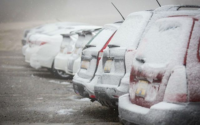 Snow on parked cars in Gush Etzion, south of Jerusalem, January 25, 2016. (Nati Shohat/Flash90)