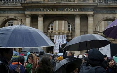 Protesters outside France's top administrative court, in Paris, Saturday, Jan. 30, 2016. (AP Photo/Christophe Ena)