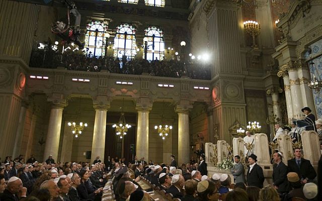 A view of Rome's synagogue, during the visit of Pope Francis Sunday, Jan. 17, 2016. (AP Photo/Alessandra Tarantino)