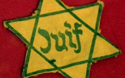 Yellow badge made mandatory by the Nazis for Jews to wear in France during WWII. (CC BY-SA 3.0 Rama/Wikimedia)
