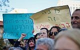 Mega supermarket chain workers protest in Tel Aviv, on January 17, 2016. The court issued Sunday order a temporary stay of proceedings mega network. Meanwhile, the workers' council announced that Mega decided to disable the activity of all branches of the Mega on Monday. Photo by Flash90