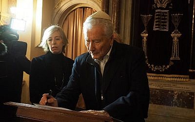 Italian Education Minister Stefania Giannini and the president of the Union of Italian Jewish Communities (UCEI), Renzo Gattegna, sign a document to strengthen Holocaust studies in Italian schools on January 19 in Krakow. (Courtesy of Italian Ministry of Education/Pagine Ebraiche)