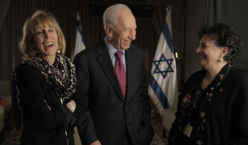 Nancy Spielberg and her collaborator and director Roberta Grossman with Shimon Peres at an event for 'Above and Beyond' (Courtesy Nancy Spielberg)