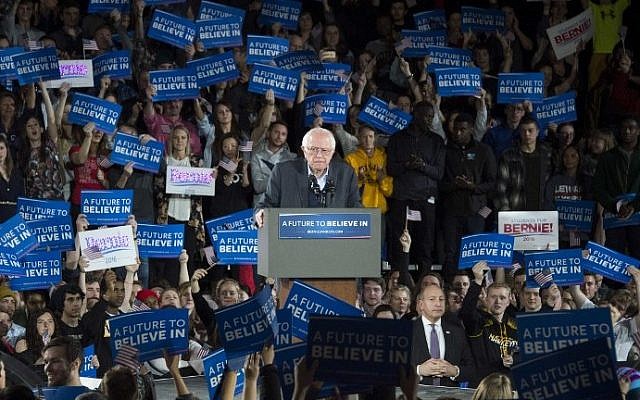 Democratic Presidential Candidate Bernie Sanders speaks at the University of Iowa in Iowa City, Iowa, January 30, 2016, ahead of the Iowa Caucus.  (AFP / Jim WATSON)