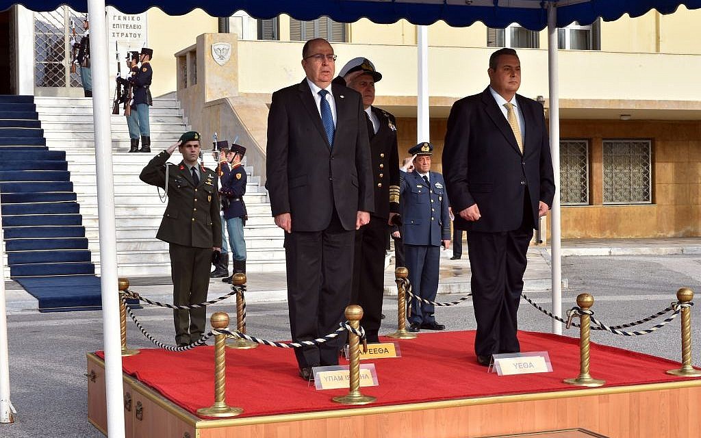 Defense Minister Moshe Ya'alon and his Greek counterpart, Panos Kammenos, in Athens on Tuesday, January 26, 2016 (Ariel Hermoni/Defense Ministry)