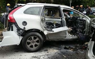 Wreckage of the car blown up in a gang hit near the Tel Aviv Stock Exchange in Tel Aviv, January 19, 2016; Police spokesman's office