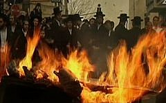 Ultra-Orthodox men protest in Jerusalem on January 7, 2016, after authorities ordered an autopsy on a four-month-old infant from the community (screen capture: Channel 2)