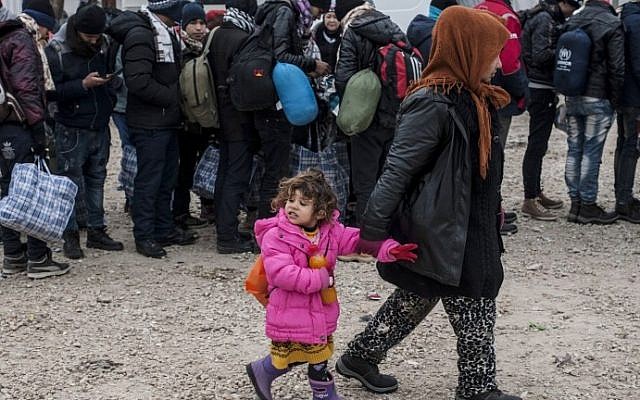 Migrants and refugees wait in line at a registration camp in the southern Serbian town of Presevo on January 24, 2016. (AFP / ARMEND NIMANI) Migrants and refugees wait in line at a registration camp in the southern Serbian town of Presevo on January 24, 2016. (AFP / ARMEND NIMANI)