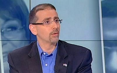 US Ambassador to Israel Dan Shapiro talks to Channel 10 television on January 29, 2016. (screen capture: Channel 10)