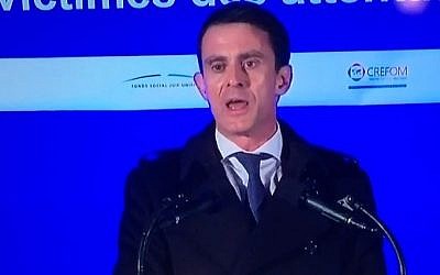 French Prime Minister Manuel Valls speaks at a memorial to the victims of the Hyper Cacher shooting in Paris, France, January 9, 2016 (YouTube screen capture)