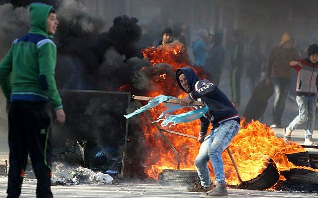 Palestinian youths clash with Israeli security forces in Qabatiya, a town near Jenin in the northern West Bank, on February 4, 2016. (AFP/Jaafar Ashtiyeh) Palestinian youths clash with Israeli security forces in Qabatiya, a town near Jenin in the northern West Bank, on February 4, 2016. (AFP/Jaafar Ashtiyeh)