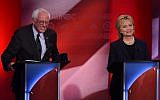 US Democratic presidential candidates Hillary Clinton (R) and Bernie Sanders participate in the MSNBC Democratic Candidates Debate at the University of New Hampshire in Durham on February 4, 2016. 
(AFP / Jewel Samad)