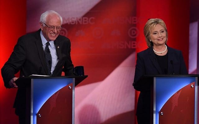 US Democratic presidential candidates Hillary Clinton (R) and Bernie Sanders participate in the MSNBC Democratic Candidates Debate at the University of New Hampshire in Durham on February 4, 2016. 
(AFP / Jewel Samad)