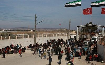 Syrians fleeing the northern embattled city of Aleppo wait at the Bab al-Salama crossing on the border between Syria and Turkey, on February 5, 2016. (AFP / STRINGER)